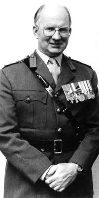 Robert Long, British army officer., dies at age 77